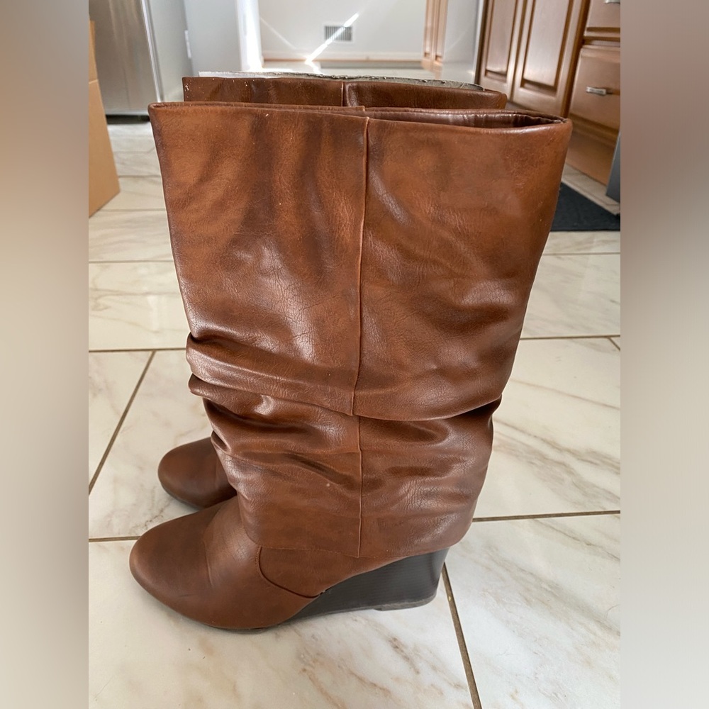 Boots - Picture 2 of 4